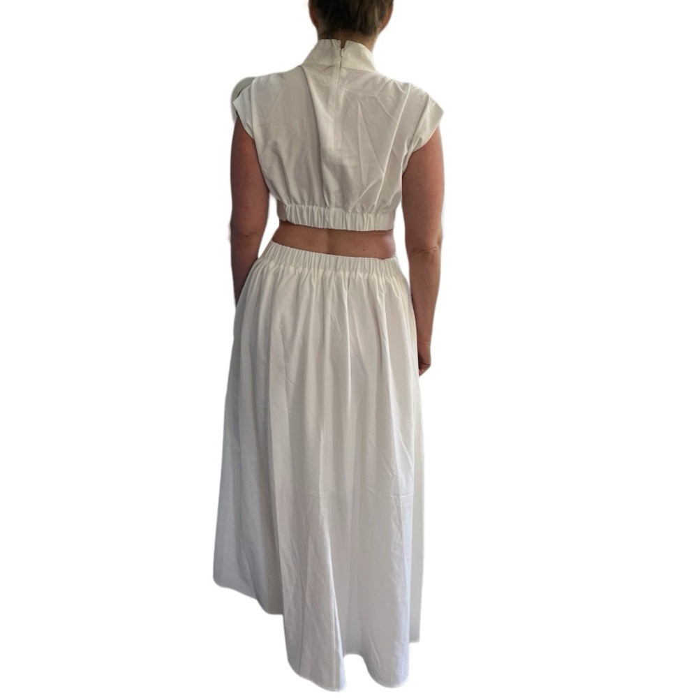 Elegant White Sleeveless Dress - Picture 3 of 13